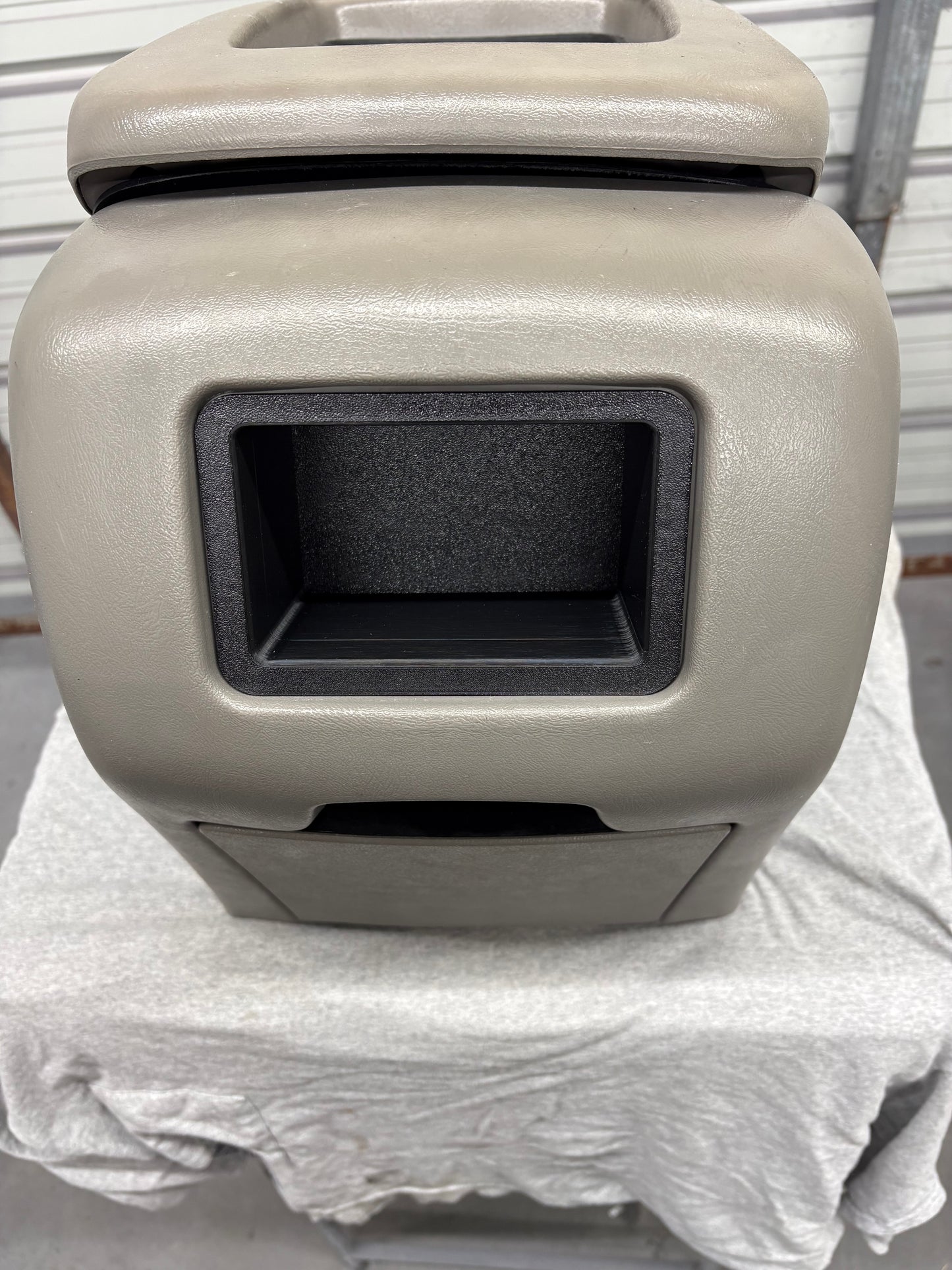 '03-'07 Rear Radio Cubby