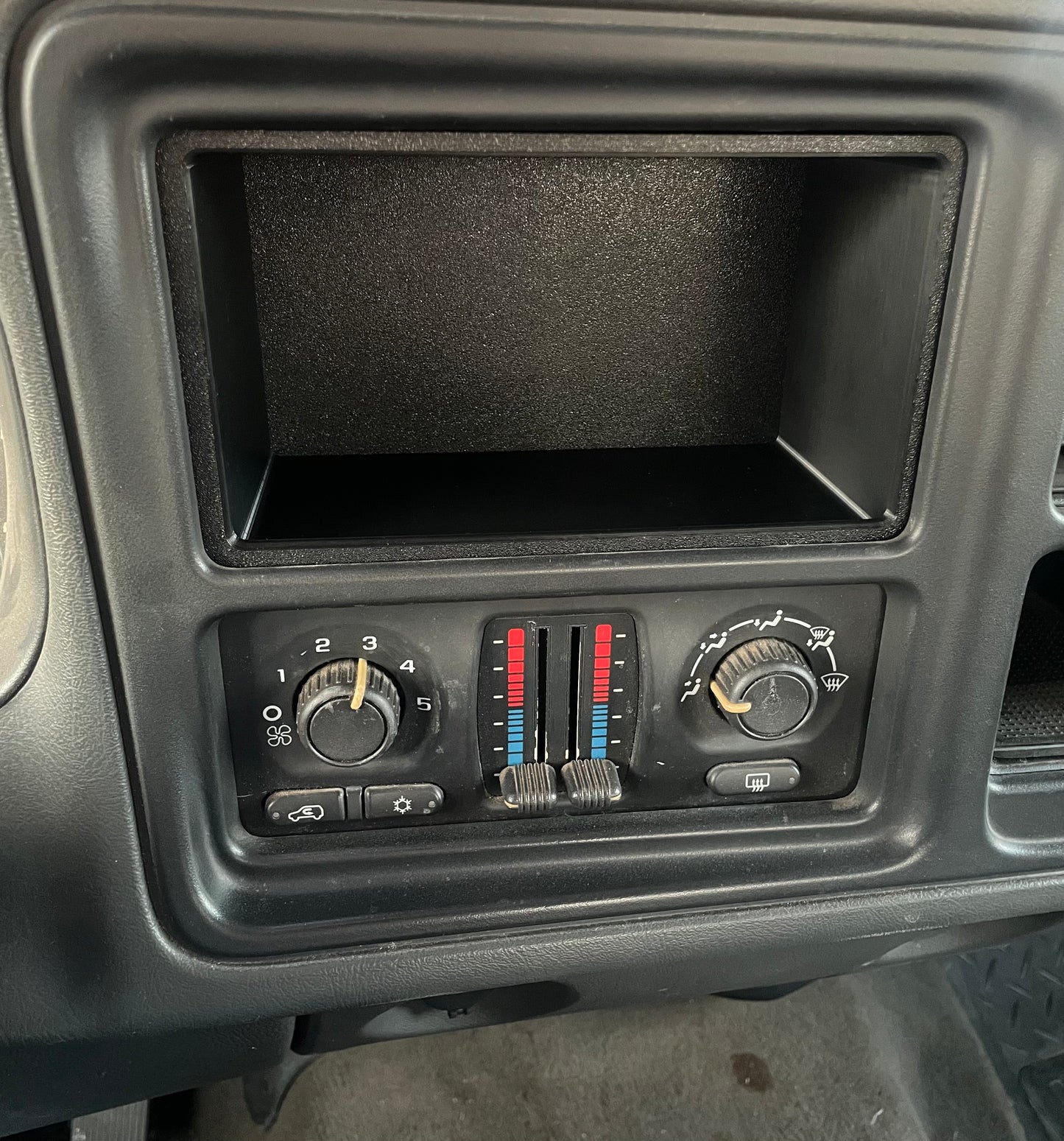 '03-'07 Radio Cubby