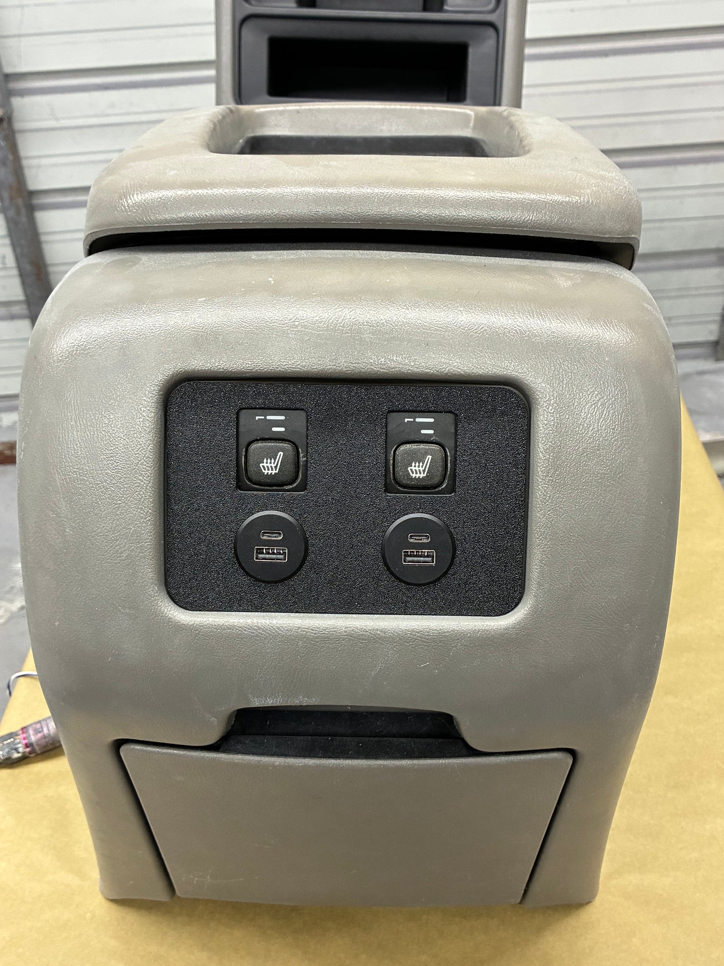 '03-'07 Rear Charging/Heated Seat Panel