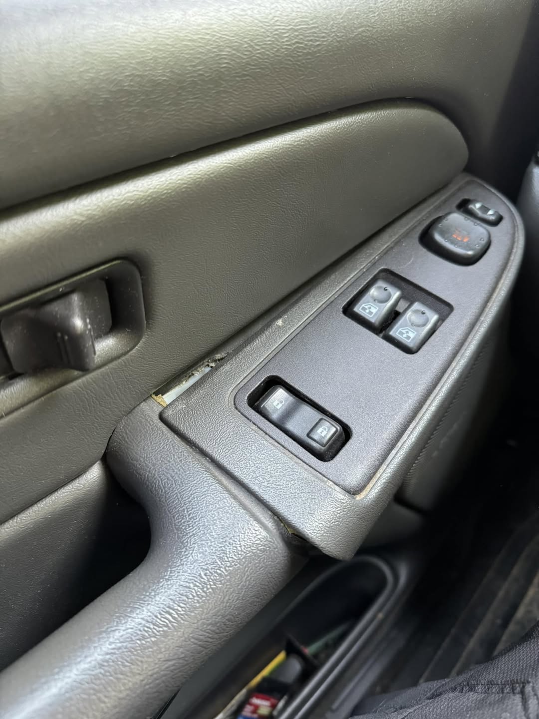 '03-'07 Window Switch Repair Tab